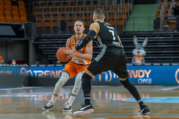 定性亟待提 定性亟待提