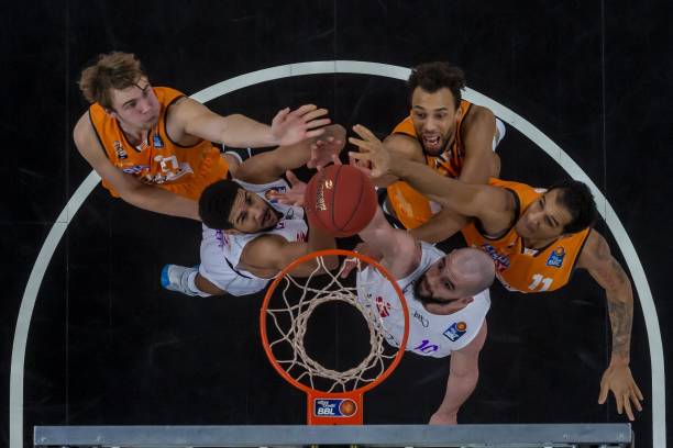 赛事激烈竞 赛事激烈竞