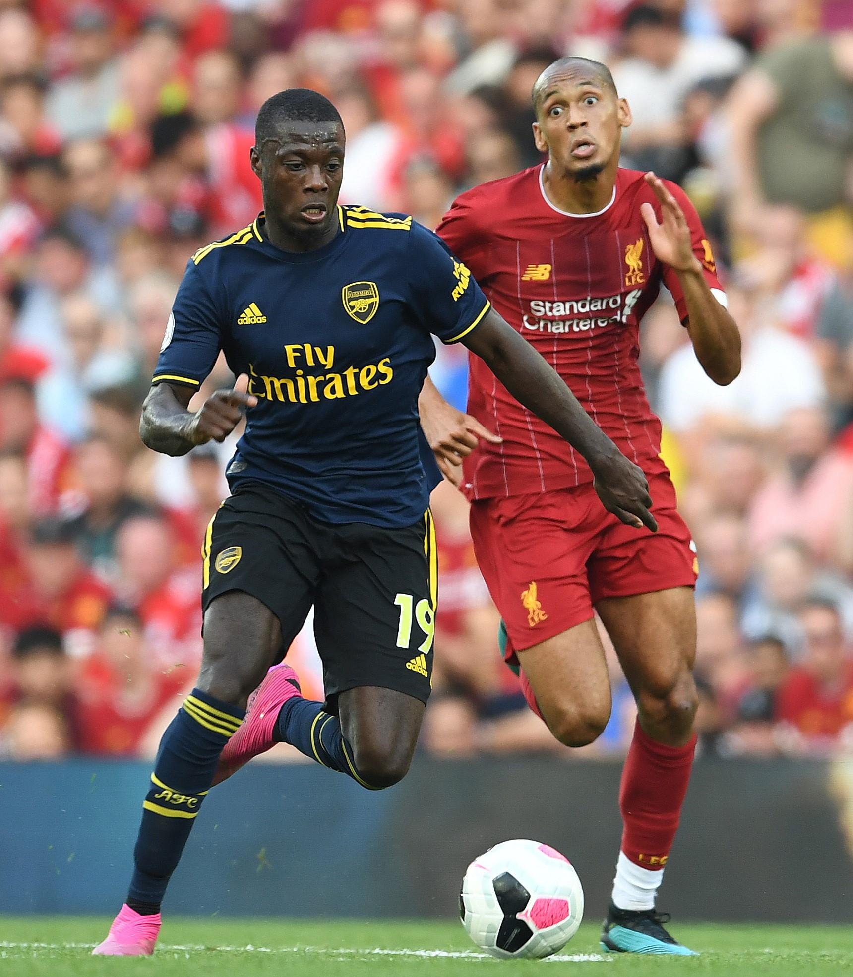 在球场上亲 在球场上亲